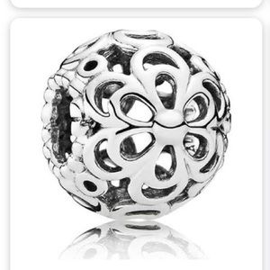 Pandora Picking Daisies Charm